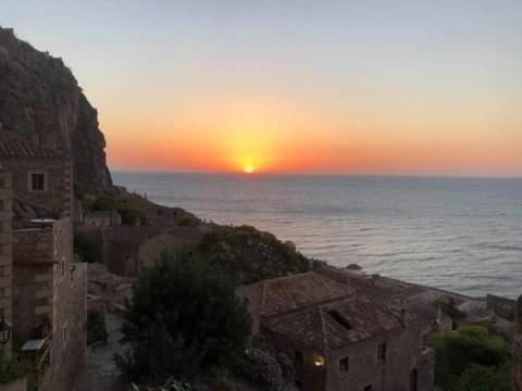 Byron'S Sea View Hotel Monemvasia Exterior photo